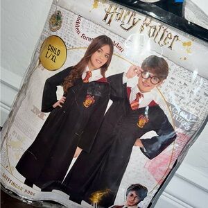 Harry Potter Gryffindor Robe w/ tie & wand